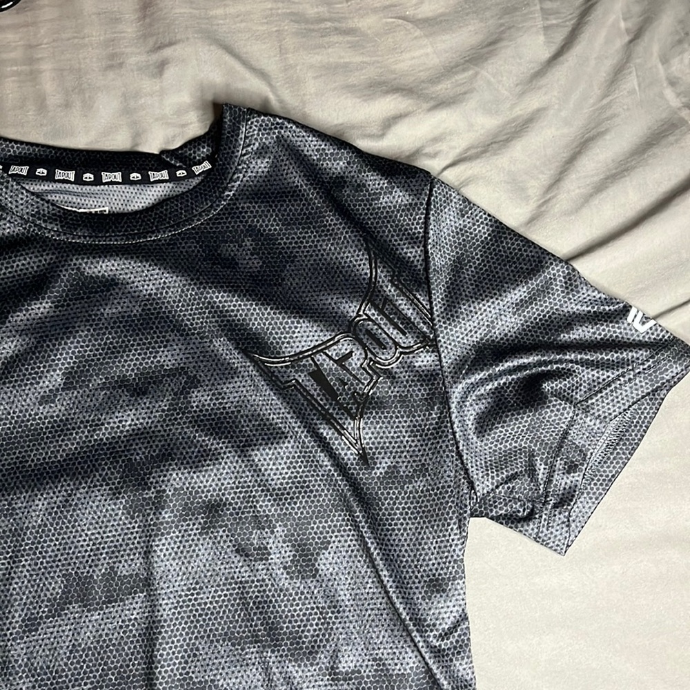 grey/black Tapout dry fit tshirt